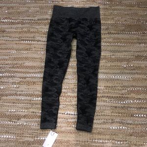 Gym shark camp leggings